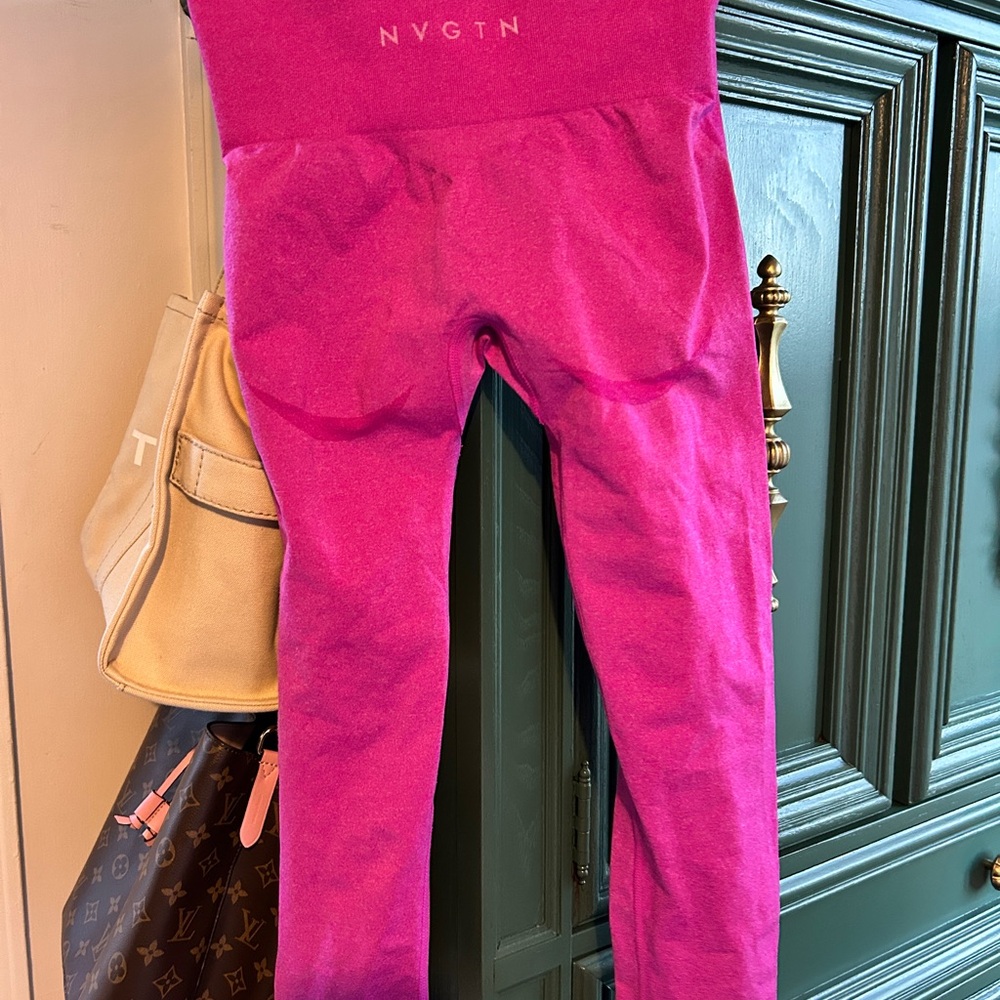 NVGTN Fuchsia High-Waist Leggings